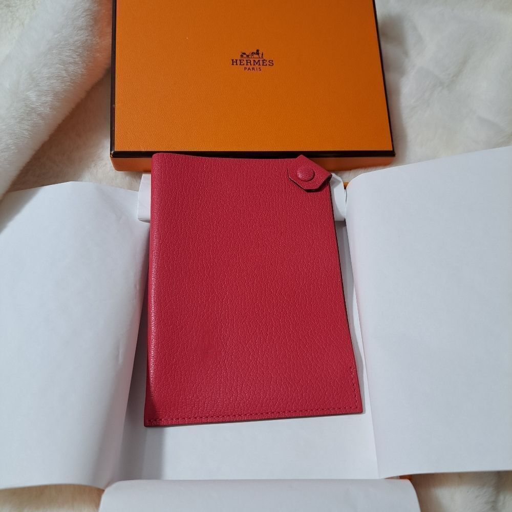 Hermès Goat Skin Passport and / or card Holder New in box GIFTABLE - Picture 12 of 13